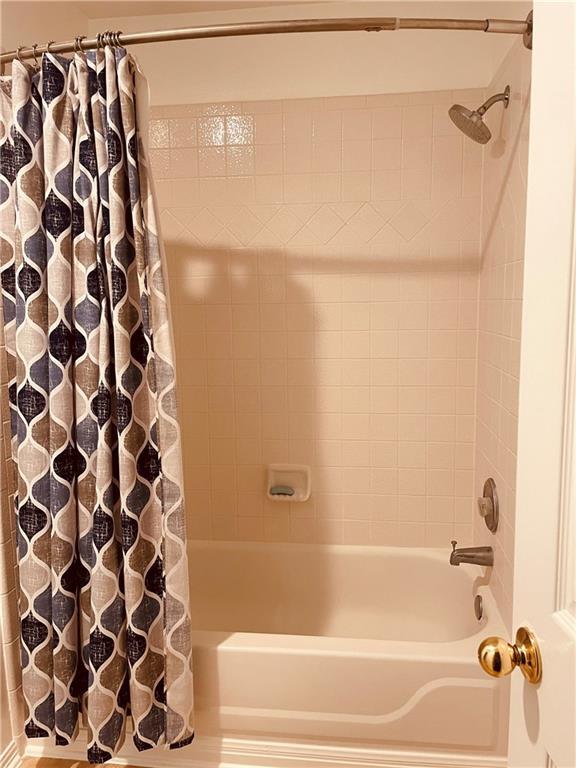 full bathroom featuring shower / bathtub combination with curtain