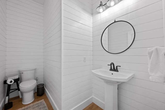 140 Vincas Shadow Ct, Driftwood, TX 78619 - bathroom with toilet and wood finished floors