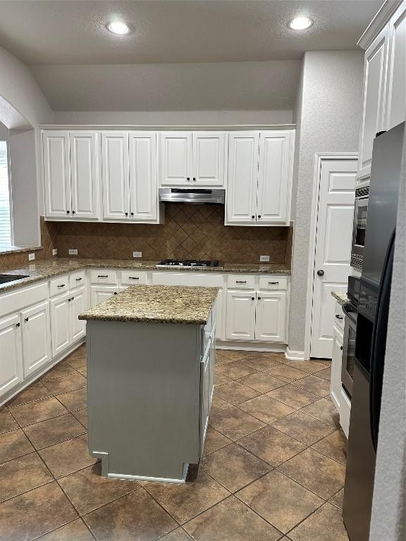 12609 Lee Park Ln, Austin, TX 78732 - kitchen with black appliances, tasteful backsplash, white cabinets, and recessed lighting