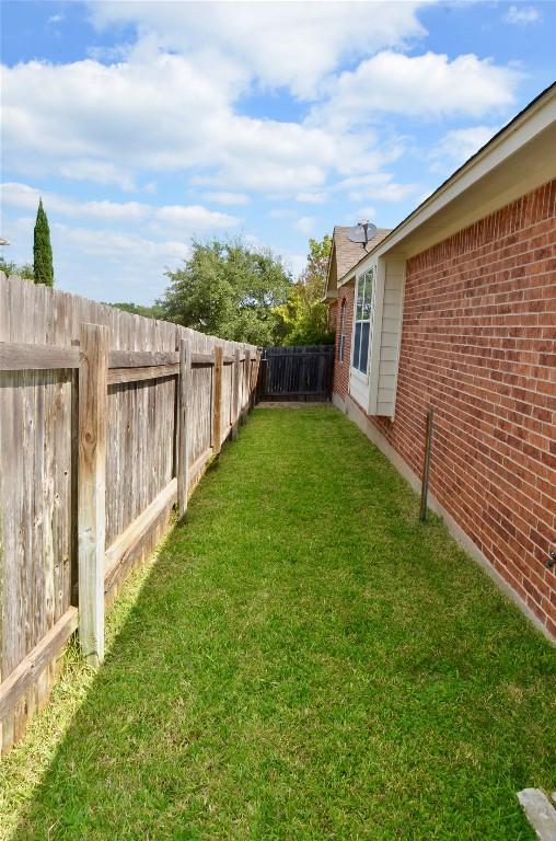 12609 Lee Park Ln, Austin, TX 78732 - view of yard