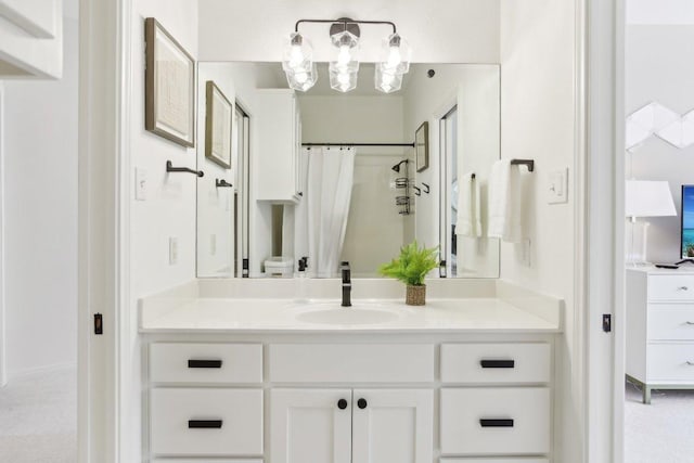 400 Goodnight Trl, Dripping Springs, TX 78620 - full bathroom featuring vanity, curtained shower, and toilet