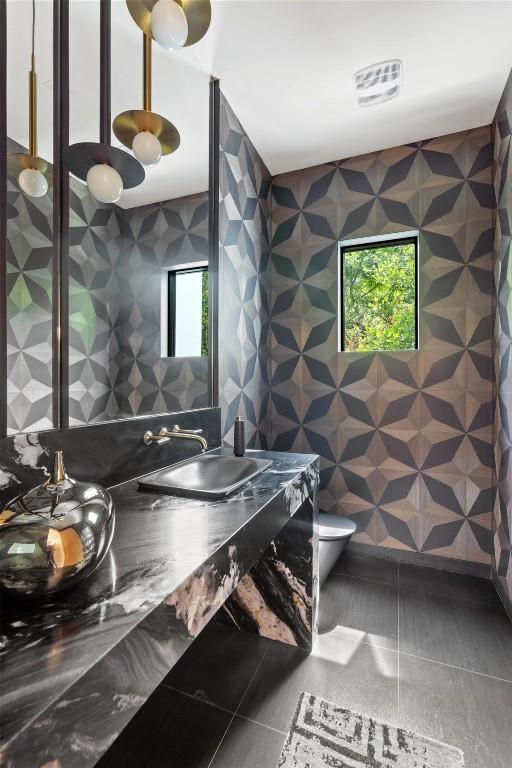 1115 Gillespie Pl, Austin, TX 78704 - bathroom with plenty of natural light, tile patterned flooring, vanity, and toilet