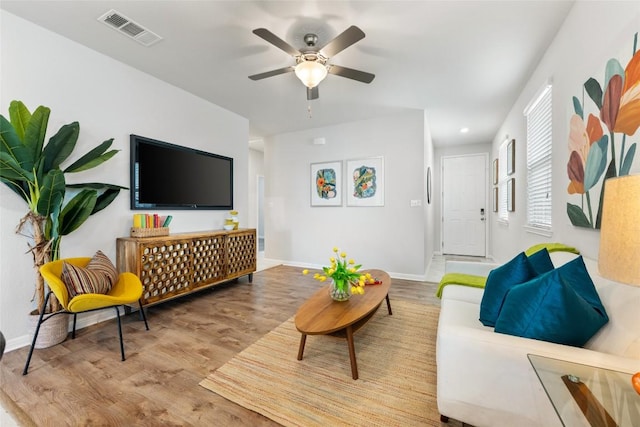 212 Canis St, Georgetown, TX 78628 - living area with wood finished floors, a ceiling fan, baseboards, and recessed lighting