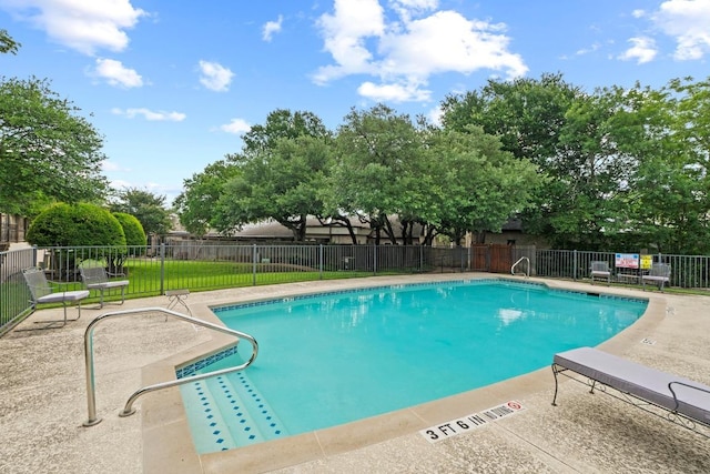 8126 Greenslope Dr, Austin, TX 78759 - community pool with a patio