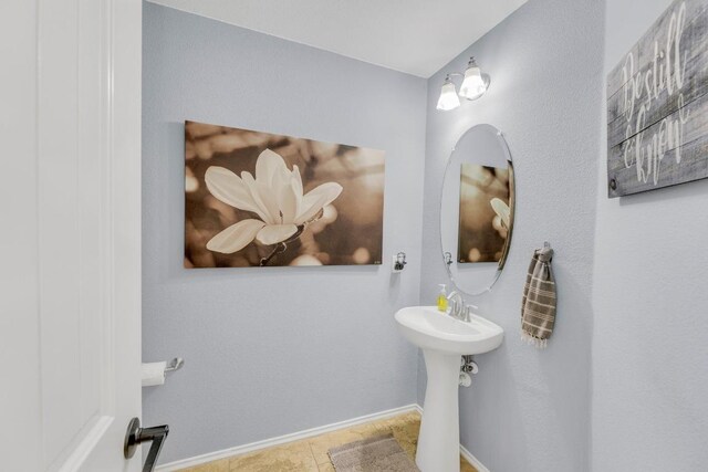116 Bufflehead, Leander, TX 78641 - bathroom with baseboards