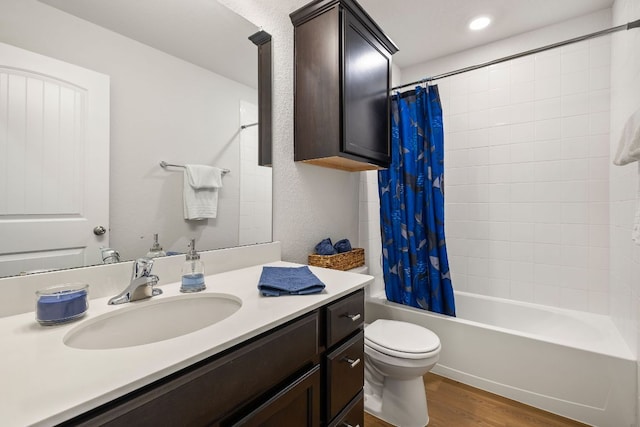 107 Nathaniel Dr, Taylor, TX 76574 - bathroom featuring wood finished floors, toilet, vanity, shower / bath combination with curtain, and recessed lighting