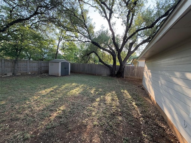 12225 Mosley Ln, Austin, TX 78727 - view of fenced backyard