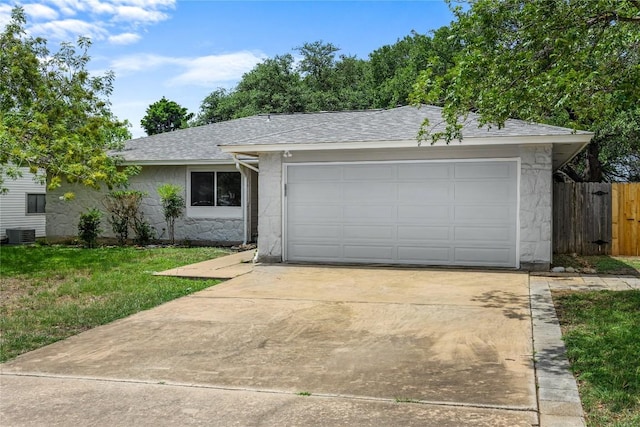12225 Mosley Ln, Austin, TX 78727 - garage with driveway