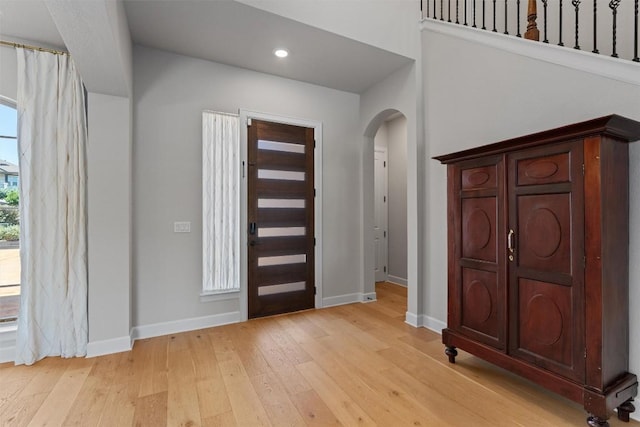 413 Mercer Falls Rd, Lakeway, TX 78738 - entryway featuring arched walkways, light wood-style floors, baseboards, and recessed lighting
