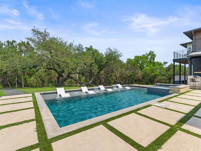 6037 Verandero Ct, Austin, TX 78738 - view of swimming pool with a patio, a pool with connected hot tub, and view of wooded area