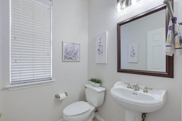 14800 Banbridge Trl, Austin, TX 78717 - bathroom featuring toilet, a sink, and baseboards