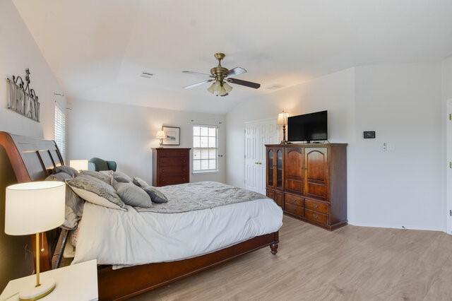 14800 Banbridge Trl, Austin, TX 78717 - bedroom featuring light wood-style flooring and a ceiling fan
