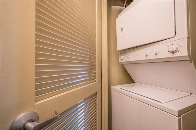 711 W 26th St Unit 703, Austin, TX 78705 - laundry room with stacked washer and clothes dryer