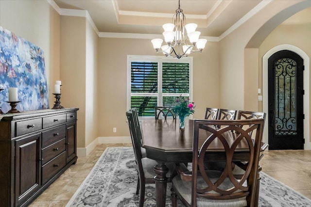 313 Aldea Cv, Georgetown, TX 78633 - dining space featuring a tray ceiling, arched walkways, a chandelier, and crown molding