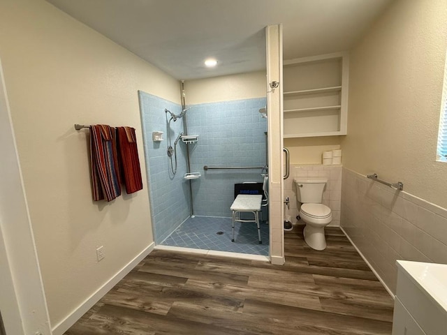 1503 Sioux Trl, Kingsland, TX 78639 - bathroom featuring pet washing area, a stall shower, toilet, vanity, and tile walls
