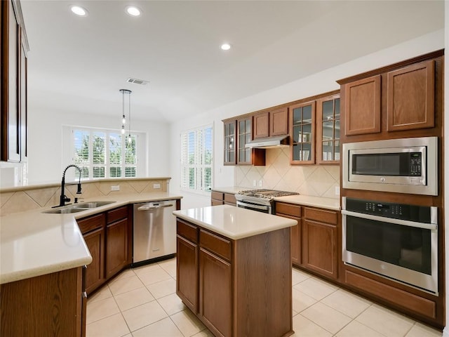 15701 Sayan Cv, Bee Cave, TX 78738 - kitchen with stainless steel appliances, a sink, tasteful backsplash, recessed lighting, and light countertops