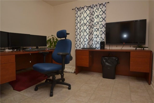 241 Wild Buffalo Dr, Kyle, TX 78640 - office space with built in study area