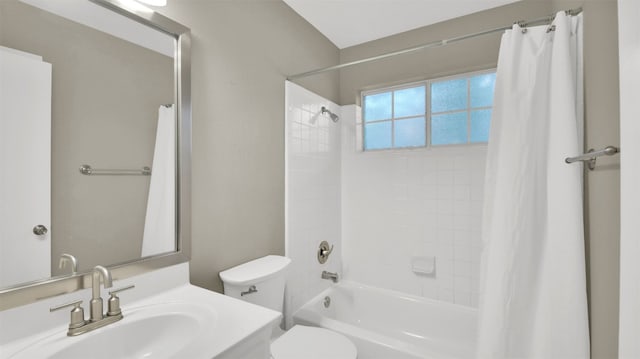 3504 Ashmere Loop SE, Round Rock, TX 78681 - bathroom featuring vanity and shower / bath combo with shower curtain