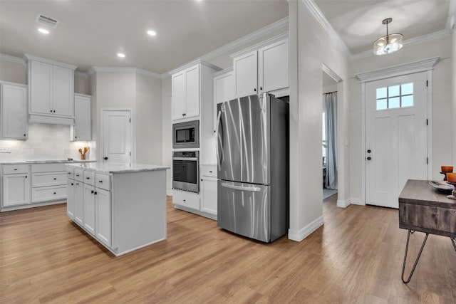 222 Overlook Trl, Copperas Cove, TX 76522 - kitchen featuring appliances with stainless steel finishes, tasteful backsplash, light wood finished floors, white cabinets, and a kitchen island