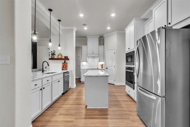 222 Overlook Trl, Copperas Cove, TX 76522 - kitchen with stainless steel appliances, a sink, crown molding, a center island, and white cabinets