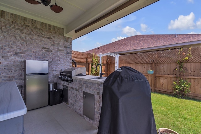 222 Overlook Trl, Copperas Cove, TX 76522 - fenced backyard with a sink and ceiling fan