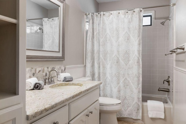 25404 Hamilton Pool Rd, Round Mountain, TX 78663 - full bath featuring vanity, shower / tub combo, toilet, and wainscoting