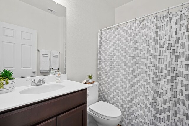 423 Sierra Mar Loop, Leander, TX 78641 - bathroom with vanity and a shower with curtain