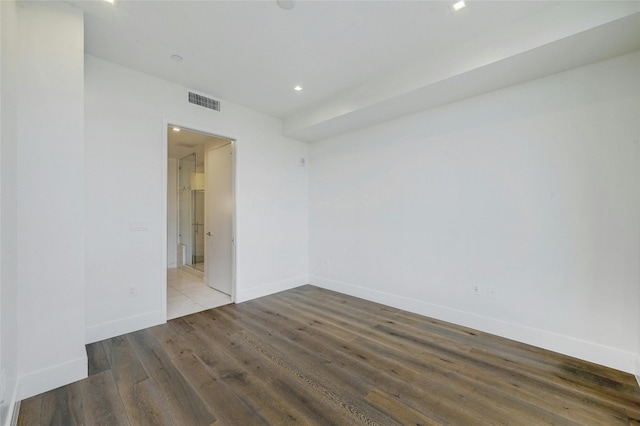 501 W Ave Unit 1104, Austin, TX 78701 - empty room featuring wood finished floors and recessed lighting