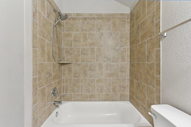 116 Saranac Dr, Elgin, TX 78621 - full bath featuring toilet, shower / tub combination, and a textured wall
