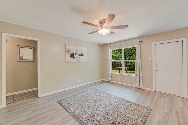 8711 Bridgeport Dr, Austin, TX 78758 - entryway with wood finished floors and a ceiling fan