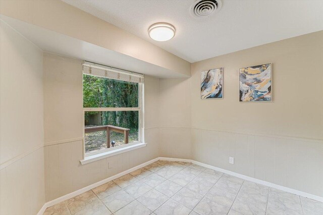 8711 Bridgeport Dr, Austin, TX 78758 - empty room featuring wainscoting and baseboards