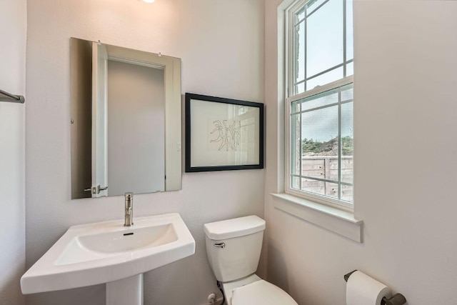1531 N Red Bud Ln Unit 34, Round Rock, TX 78665 - bathroom featuring healthy amount of natural light