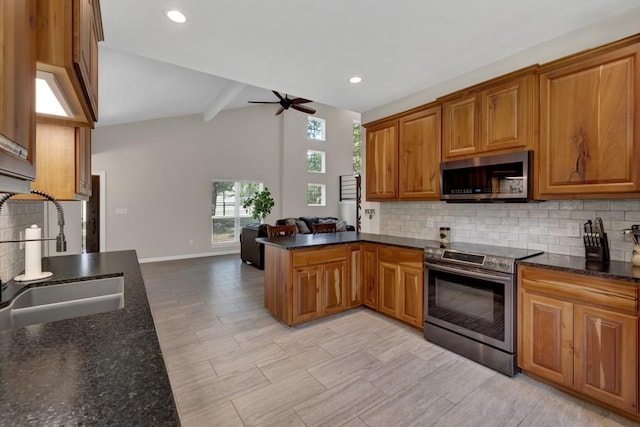 3055 Lakeview Dr, Canyon Lake, TX 78133 - kitchen featuring stainless steel appliances, a sink, a peninsula, decorative backsplash, and recessed lighting