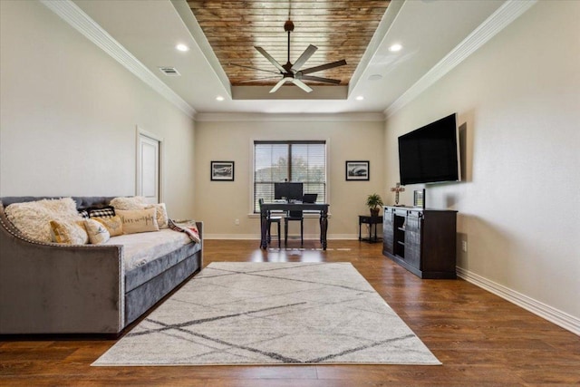 535 Creekside Dr, Salado, TX 76571 - living area with a tray ceiling, ceiling fan, wood finished floors, baseboards, and recessed lighting