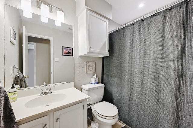10603 Watchful Fox Dr, Austin, TX 78748 - bathroom featuring toilet, vanity, a textured wall, and a shower with shower curtain