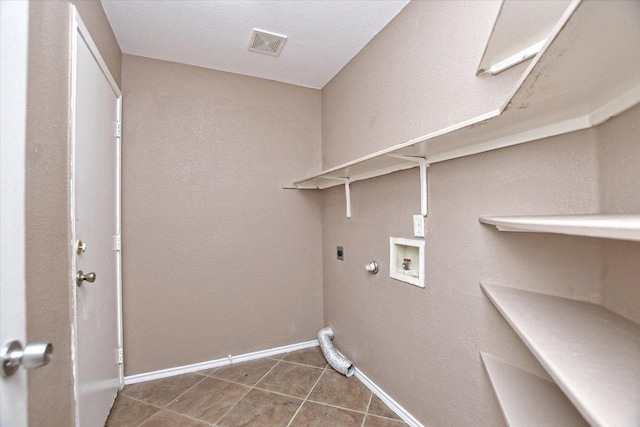 102 Cavalry Trl, Elgin, TX 78621 - laundry room featuring hookup for a washing machine, hookup for an electric dryer, tile patterned flooring, gas dryer hookup, and baseboards