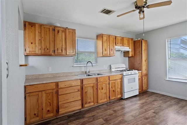 461 Skyline Rdg, San Marcos, TX 78666 - kitchen featuring white gas stove, a sink, under cabinet range hood, light countertops, and a ceiling fan