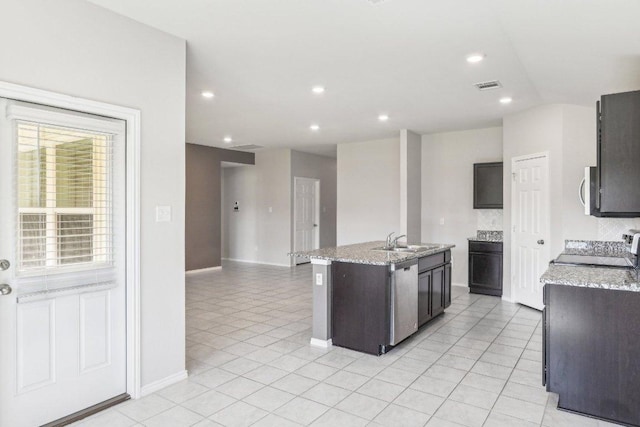 9701 Kensley Rose Dr, Killeen, TX 76542 - kitchen with appliances with stainless steel finishes, light tile patterned flooring, a sink, baseboards, and recessed lighting