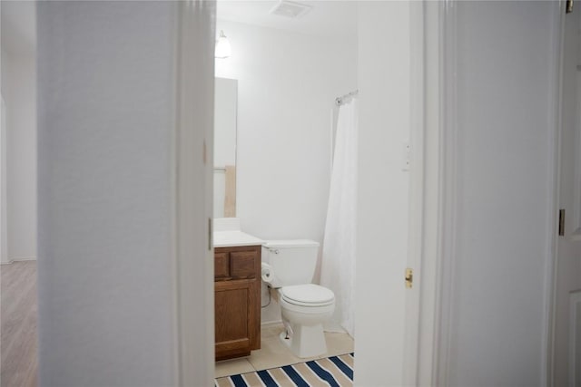 9305 Pioneer Forest Dr, Austin, TX 78744 - full bath with vanity and a shower with shower curtain