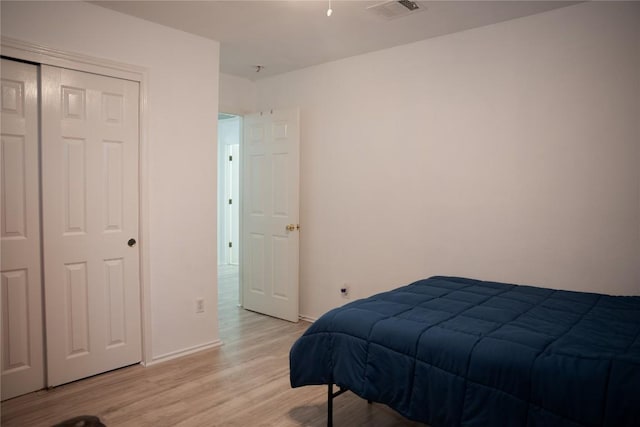 9305 Pioneer Forest Dr, Austin, TX 78744 - bedroom featuring light wood-style flooring and a closet