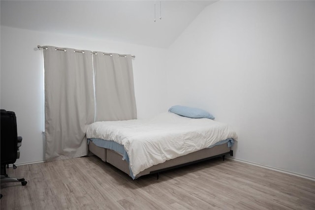 9305 Pioneer Forest Dr, Austin, TX 78744 - bedroom featuring lofted ceiling, wood finished floors, and an office area