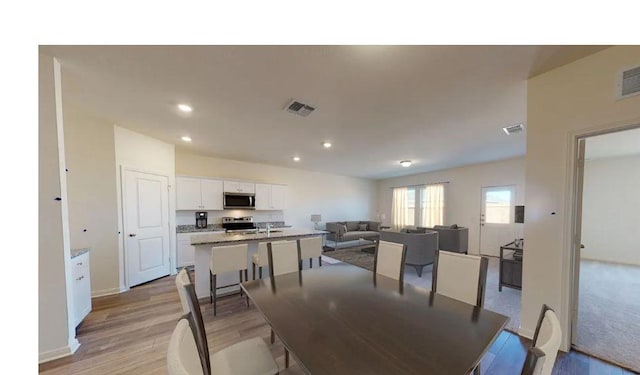 129 Bridgeview Dr, Hutto, TX 78634 - dining space featuring light wood-style flooring, baseboards, and recessed lighting
