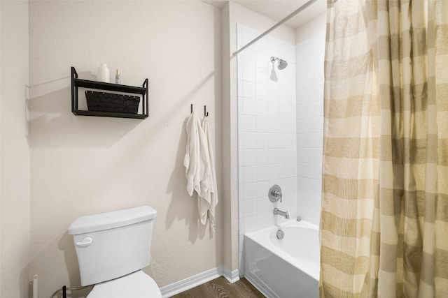 109 Egret Dr, Bastrop, TX 78602 - full bath with shower / tub combo with curtain, wood finished floors, toilet, and baseboards