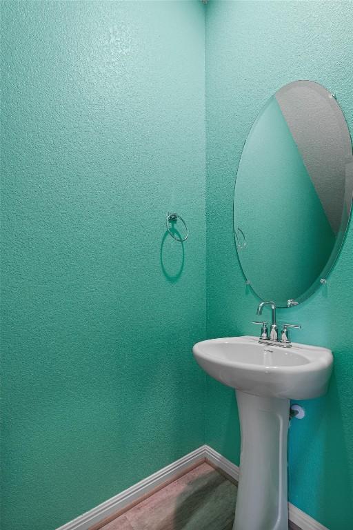 16816 Caperi Dr, Pflugerville, TX 78660 - bathroom with baseboards