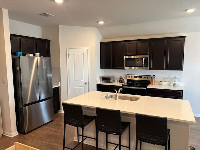 248 Lone Cedar Rd, Marble Falls, TX 78654 - kitchen featuring stainless steel appliances, a sink, dark wood-style flooring, light countertops, and recessed lighting