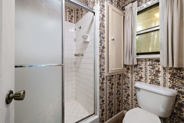 8400 Shenandoah Dr, Austin, TX 78753 - bathroom with a stall shower, toilet, and wallpapered walls