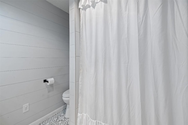 506 S Main St, Thrall, TX 76578 - full bath featuring toilet, wooden walls, and a shower with shower curtain