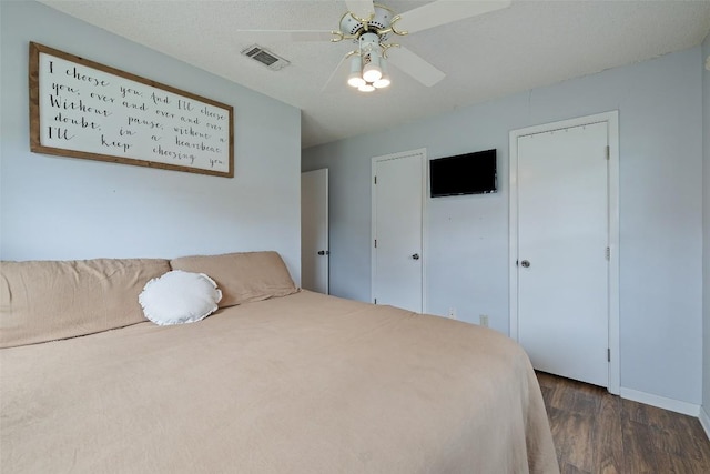 506 S Main St, Thrall, TX 76578 - bedroom featuring dark wood-style floors and a ceiling fan