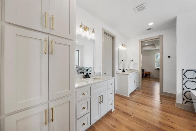 332 Claremont Dr, Belton, TX 76513 - full bath featuring two vanities, wood finished floors, and recessed lighting