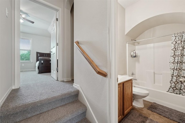 722 Tom Kite Dr, Round Rock, TX 78664 - bathroom featuring shower / bathtub combination with curtain, toilet, vanity, ceiling fan, and baseboards